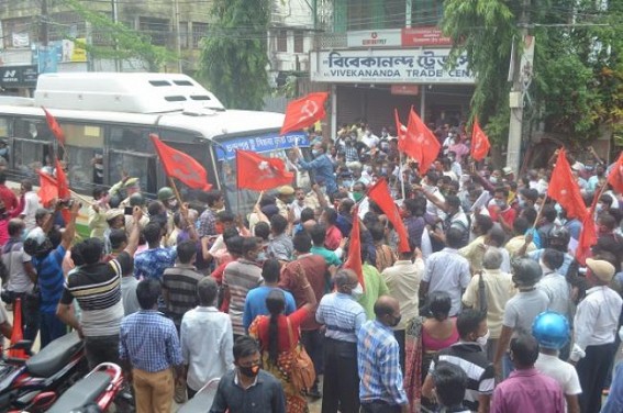 CPI-M stopped Police bus in protest after arrested top leaders, Police released all !